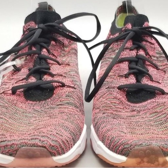 Nike - Picture 2 of 5